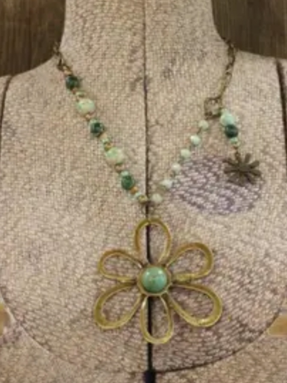🎉 BOHO Dancing in the Daisies Necklace
